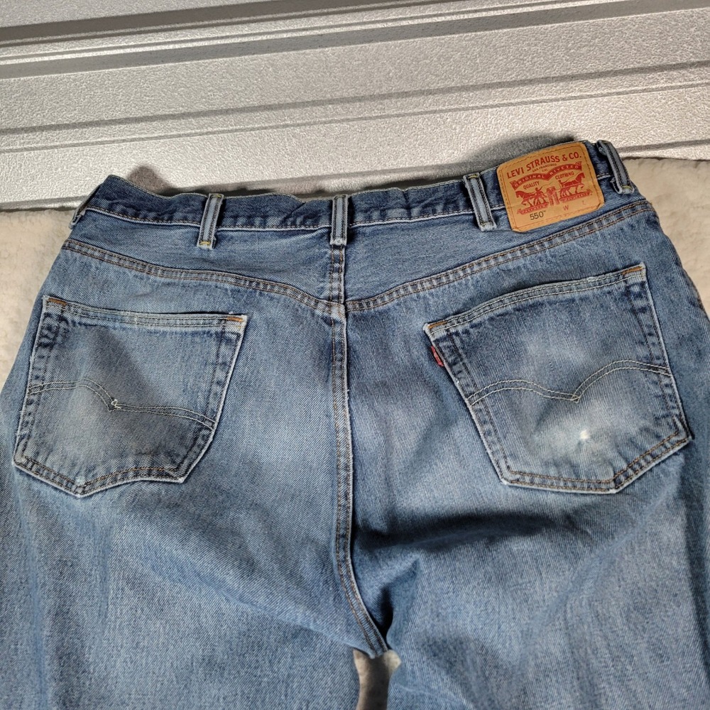 Levi's 550 Relaxed Jeans Mens 40x36 Blue Med Wash Tapered Leg Denim Distressed - Picture 12 of 16